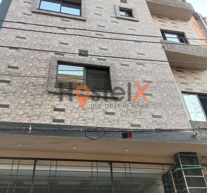 Elite Girls Hostel Gulberg